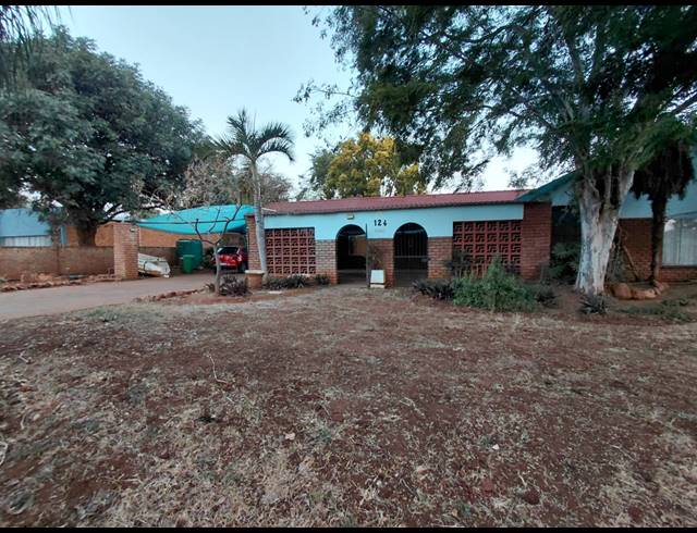 4 BEDROOM FREESTANDING FOR SALE IN IMPALA PARK